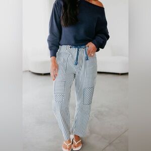 Brand new without tags. Size L Bibi jeans with rope belt.